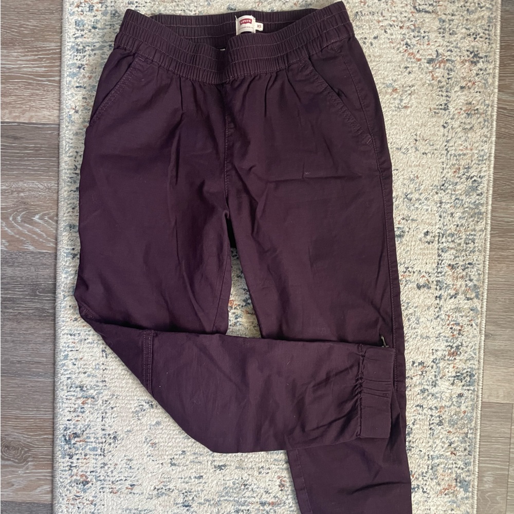 Levi’s cropped purple pants - XS